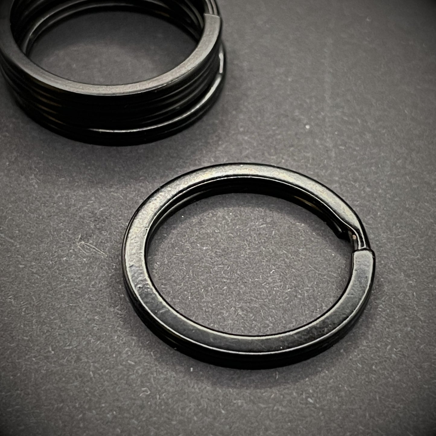 Black Split rings arranged on a dark grey background