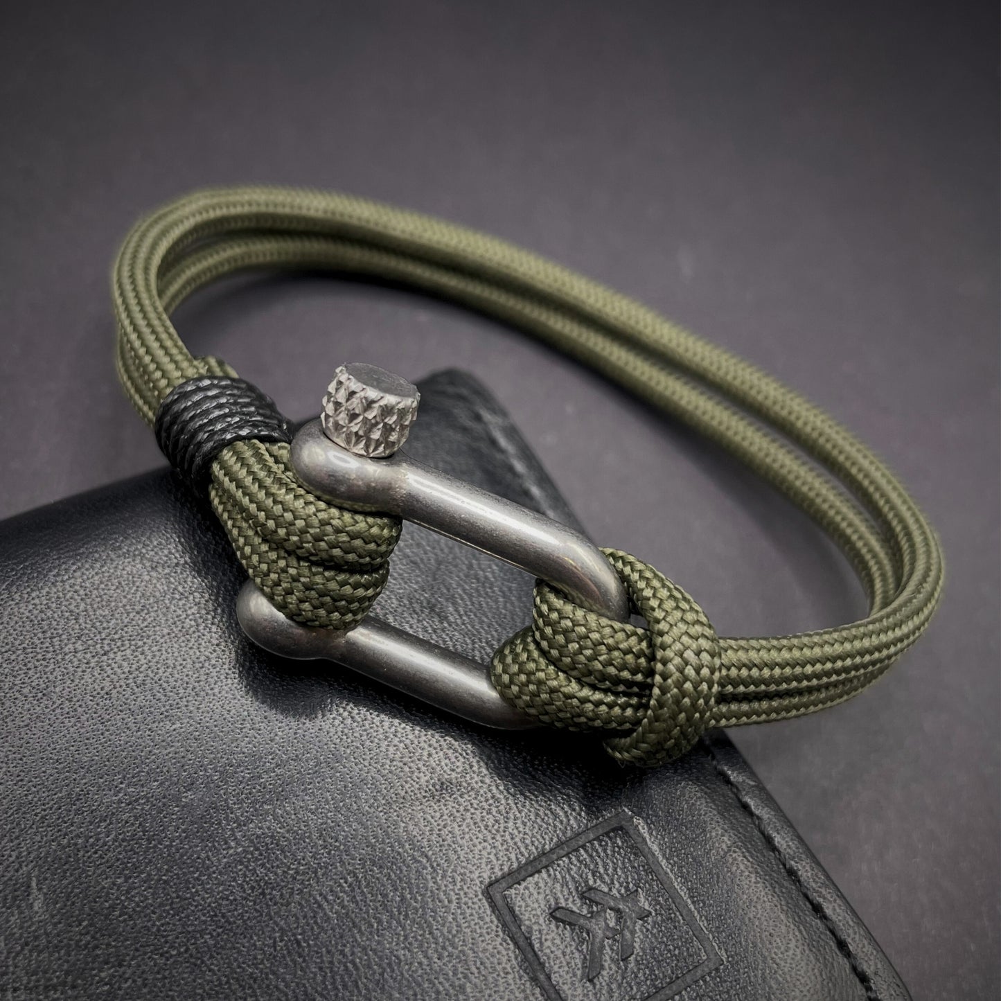 550 Paracord Bracelet with Stainless Steel Shackle