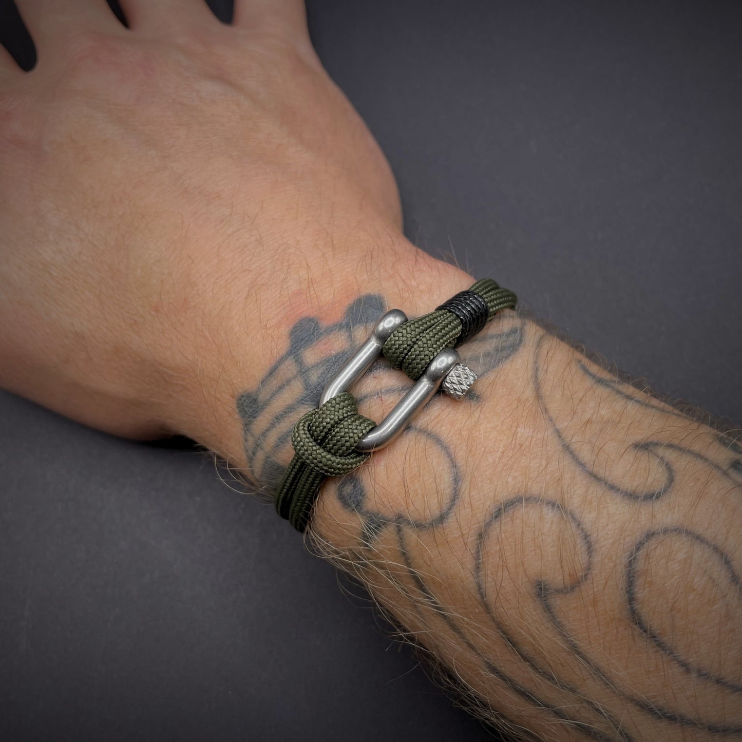 550 Paracord Bracelet with Stainless Steel Shackle