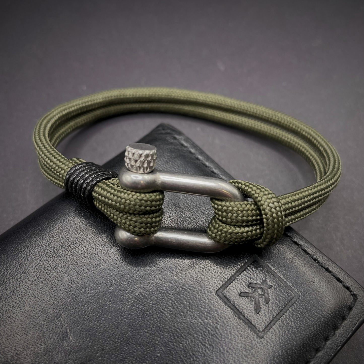 550 Paracord Bracelet with Stainless Steel Shackle