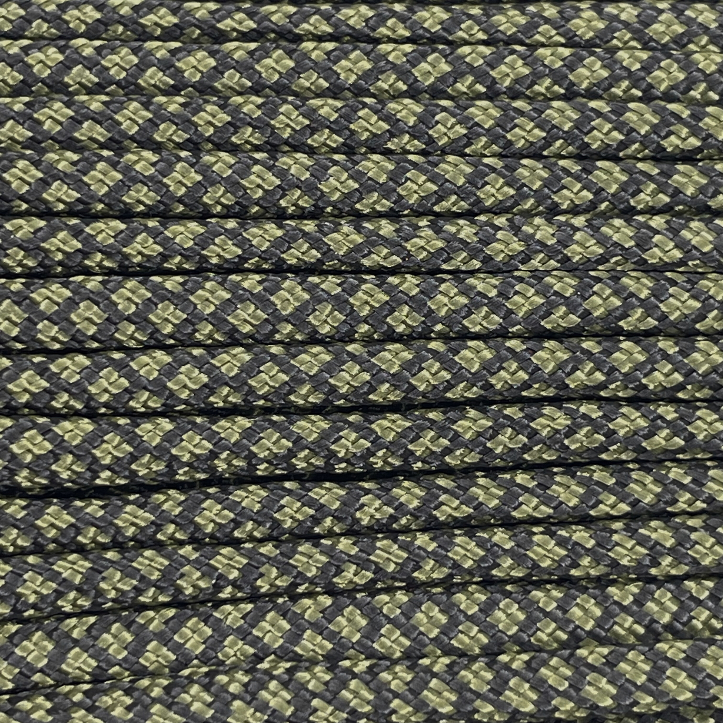 Close-up image of Army Green Diamond 550 paracord, showcasing the vibrant colour and texture of the material.