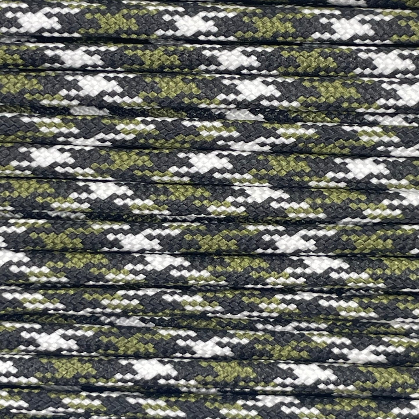 Close-up image of Jungle Camo 550 Paracord, showcasing the vibrant colour and texture of the material.