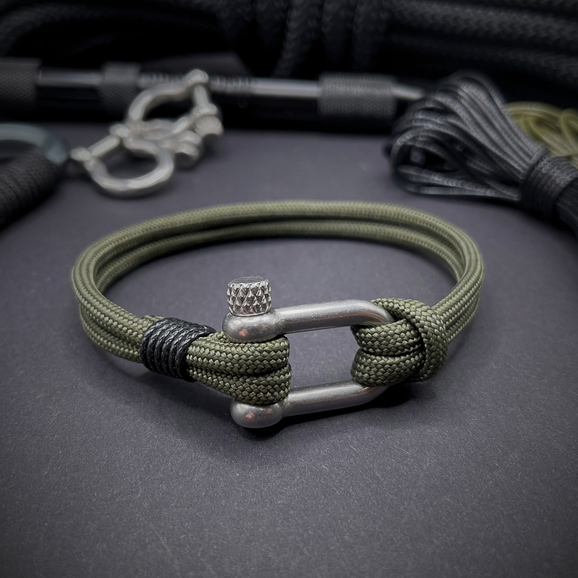 550 Paracord Bracelet, with Stainless Steel Shackle Knot Weave