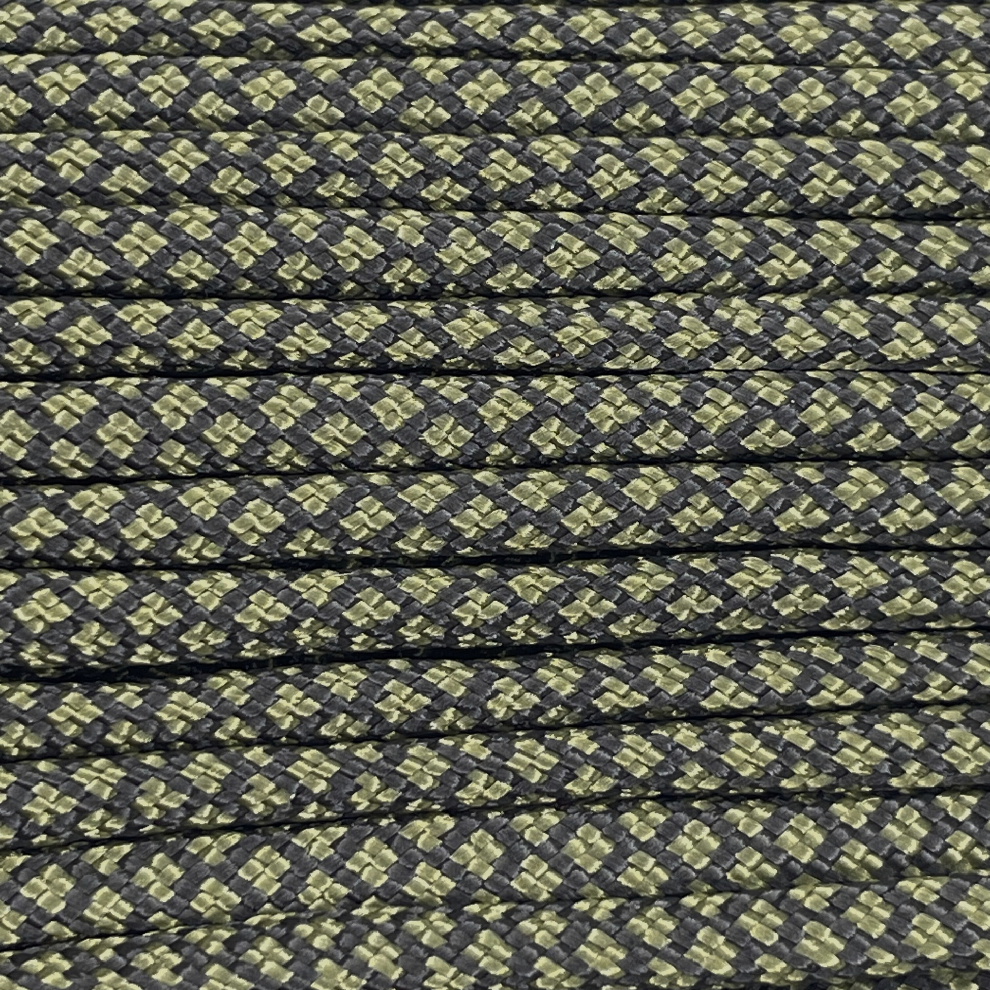 Close-up image of Army Green Diamond 550 paracord, showcasing the vibrant colour and texture of the material.